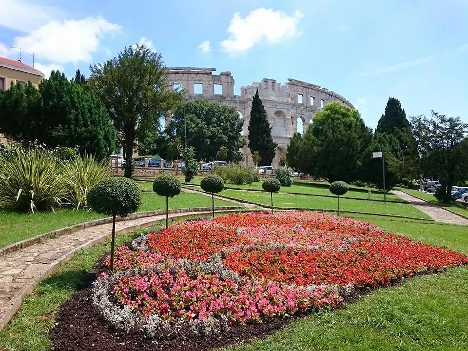 Villa Pietro Enjoying The Holiday Cabrunici